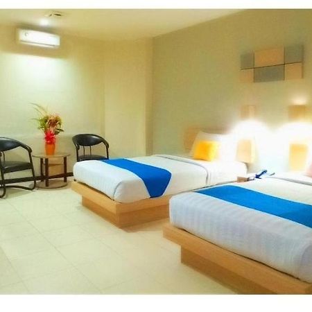 Merpati Hotel Pontianak Exterior foto
