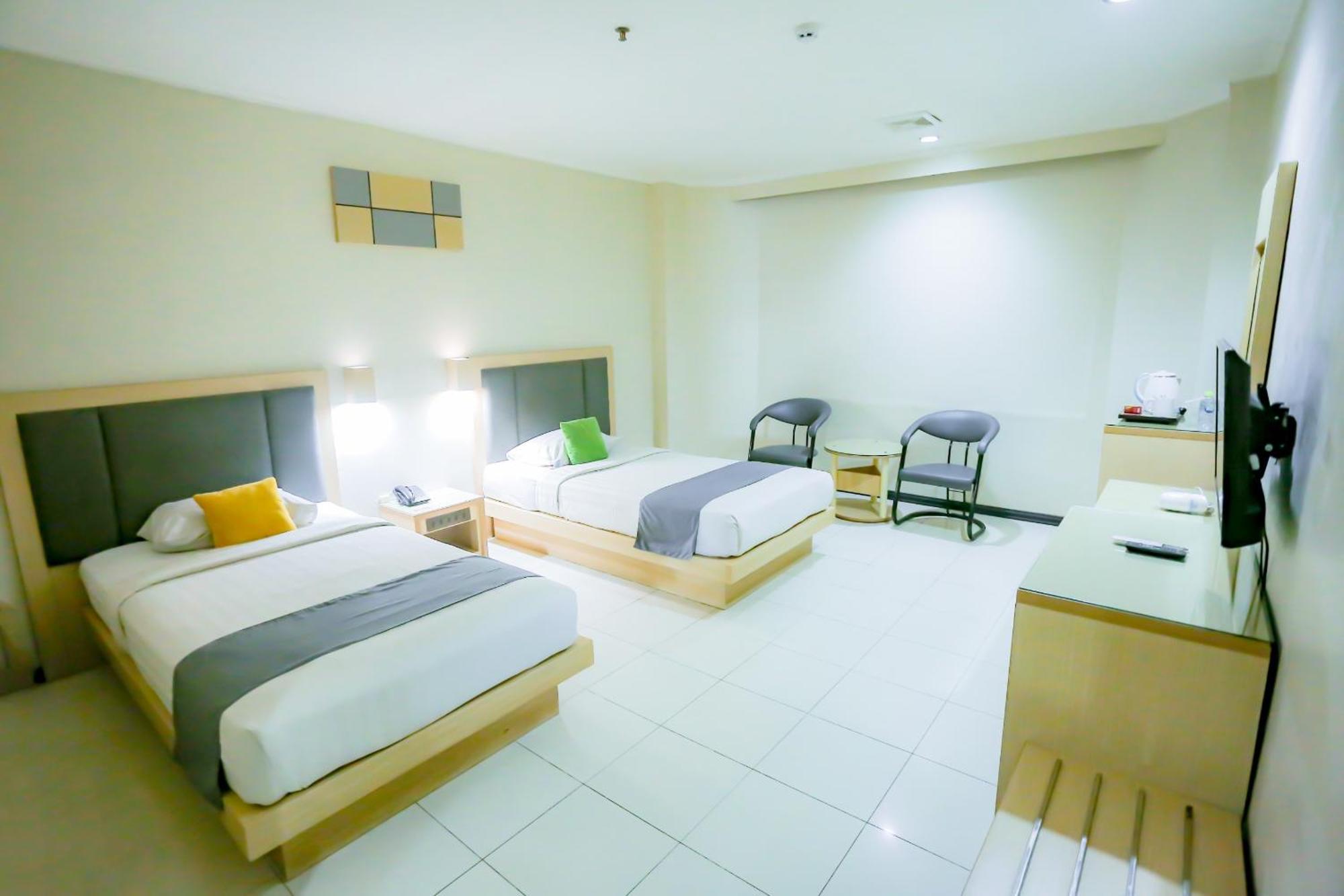 Merpati Hotel Pontianak Exterior foto