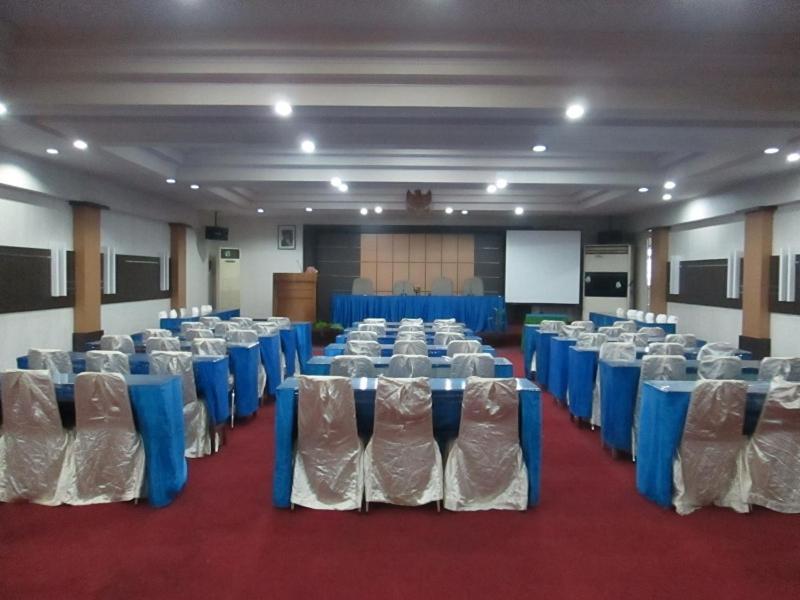 Merpati Hotel Pontianak Exterior foto