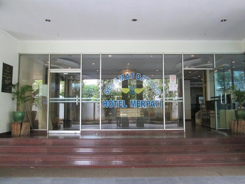 Merpati Hotel Pontianak Exterior foto