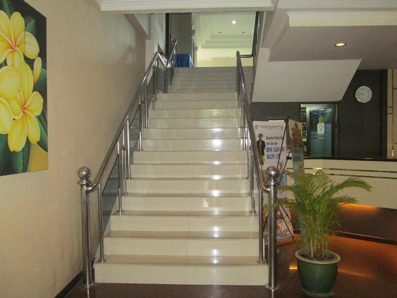 Merpati Hotel Pontianak Exterior foto
